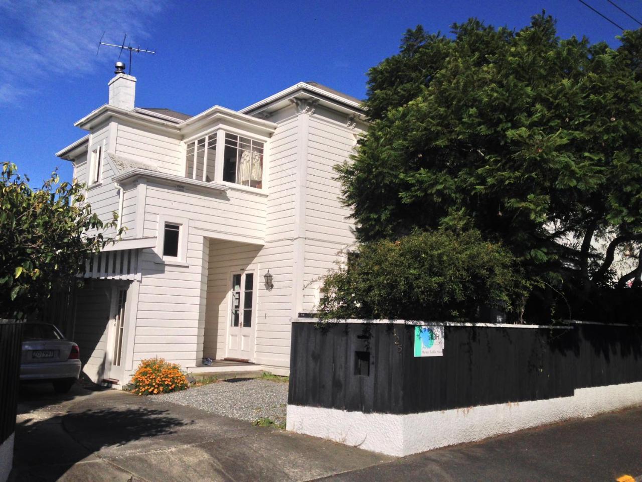 Honeysuckle House Hostel Nelson Exterior photo